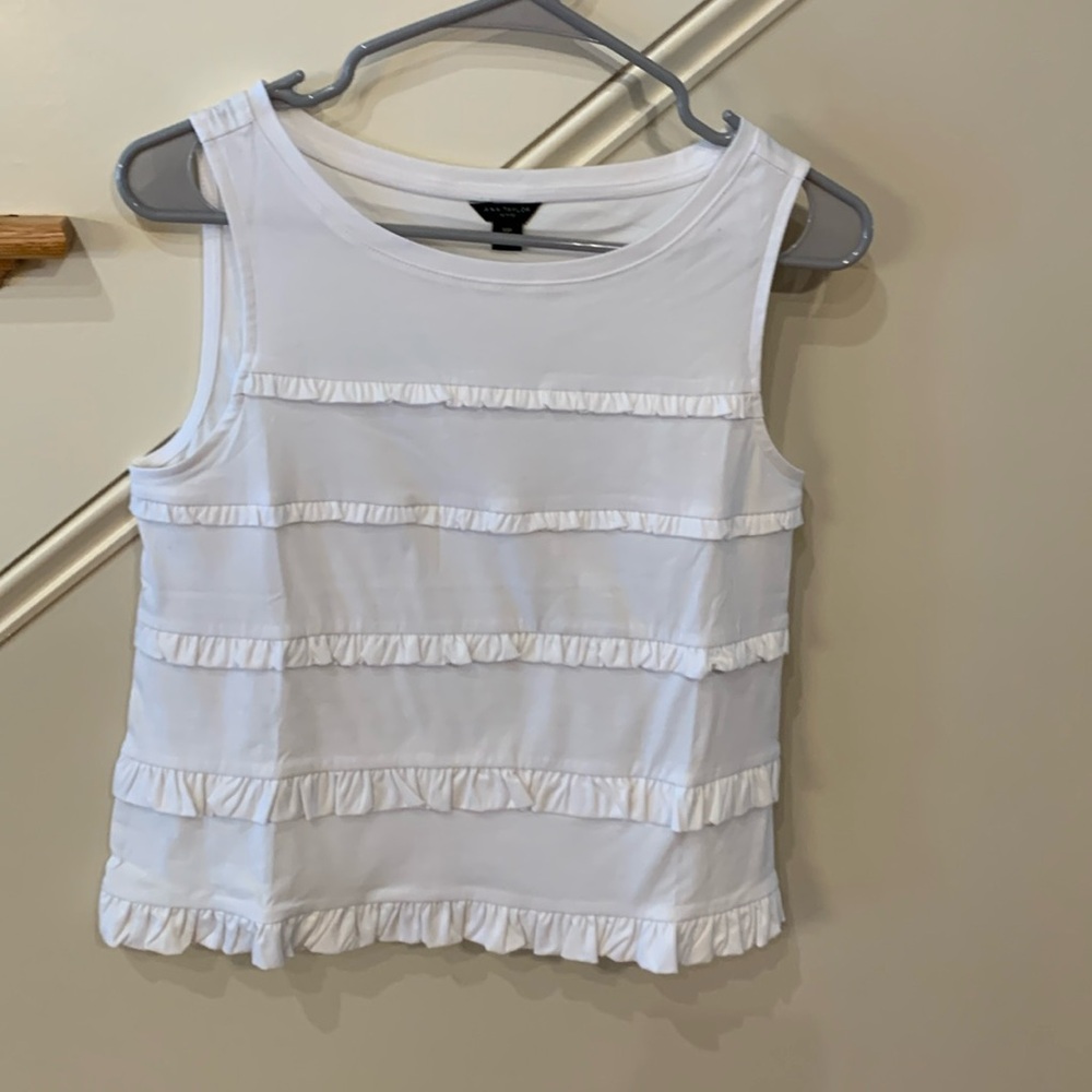 White ruffle front Ann Taylor sleeveless tank top in new condition